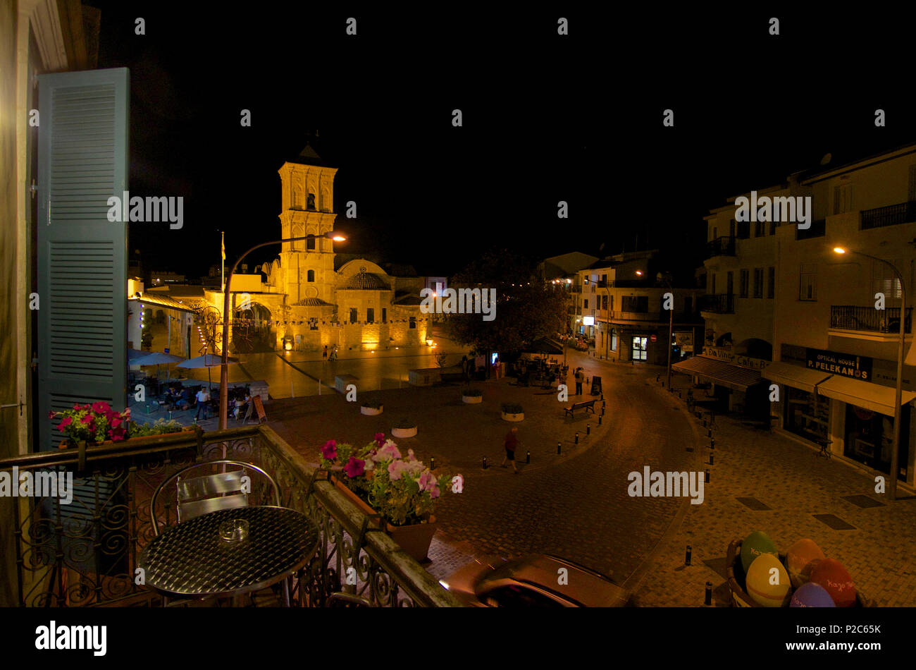 Illuminato San Lazzaro Chiesa dopo il tramonto visto fromm balcone, Larnaca Larnaca District, Cipro Foto Stock