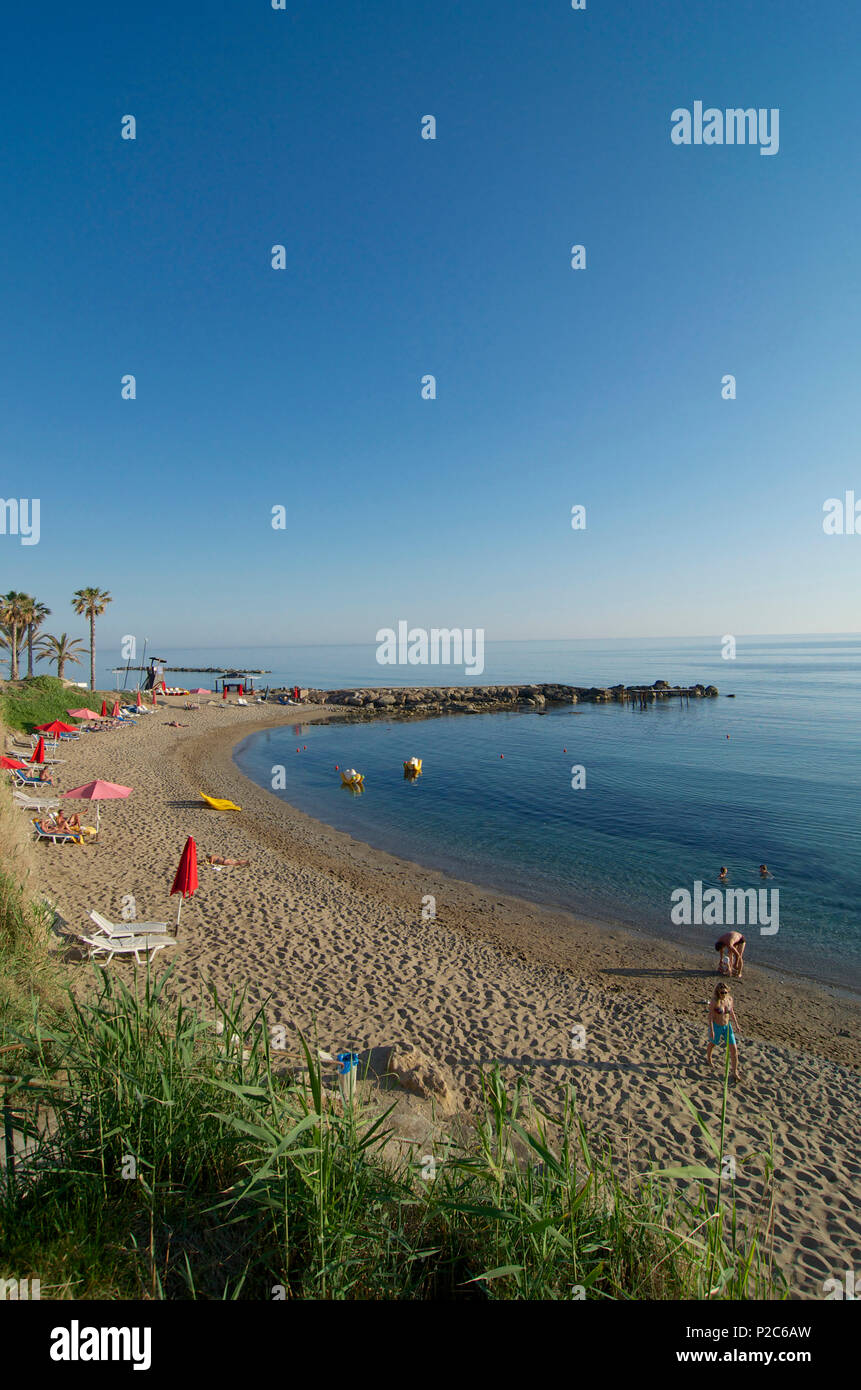 Sandy Bay, Spiaggia municipale, Nea Paphos, Paphos, Cipro Foto Stock