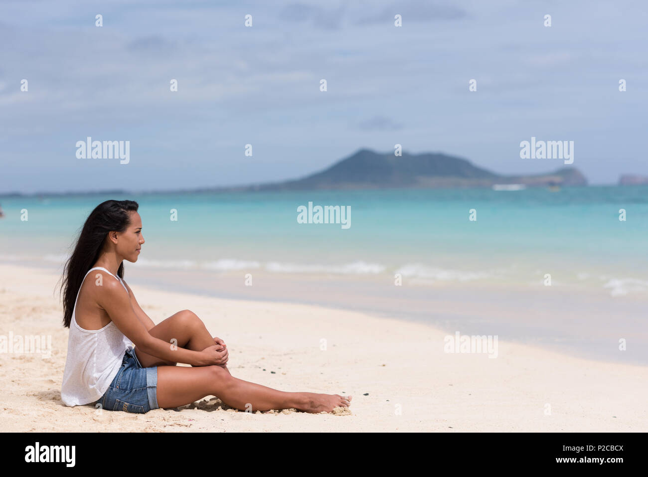 Donna relax in spiaggia Foto Stock