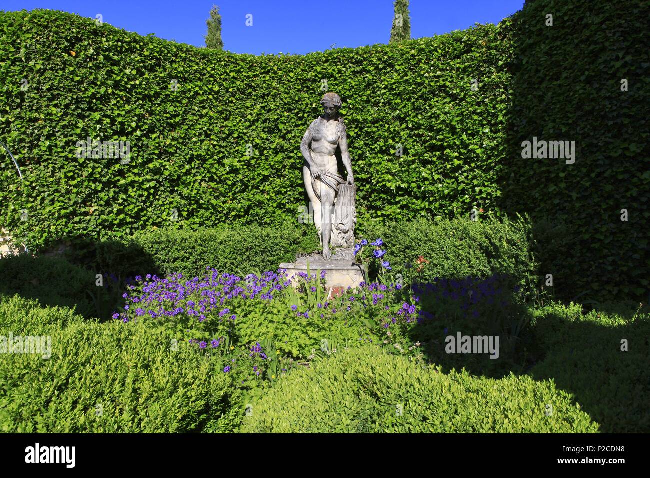 Francia, Alpes de Haute Provence, Saint Michel dell'Osservatorio, giardino della priora di Saint Michael, statua di Venere Foto Stock