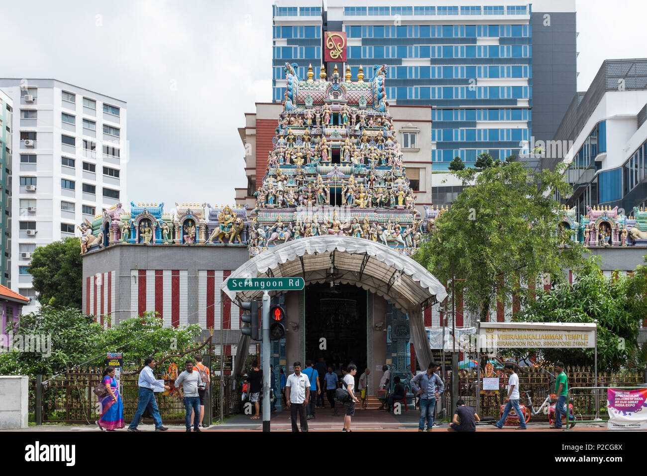 Gli ornati Sri Veeramakaliamman tempio indù di Serangoon Road in Little India quartiere di Singapore Foto Stock