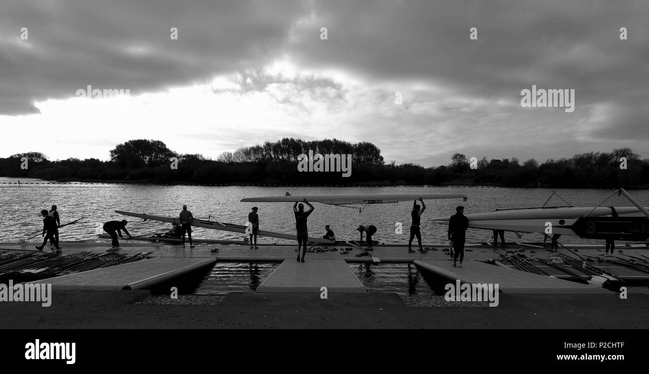 Caversham Reading, Berkshire, atleti, preparare, barca, di competere, GBRowing, Team-Trials, Redgrave-Pinsent, Rowing-Lake, GB, canottaggio, Training-Base, Inghilterra, 18.04.2015, © Peter SPURRIER, Silhouette, Foto Stock