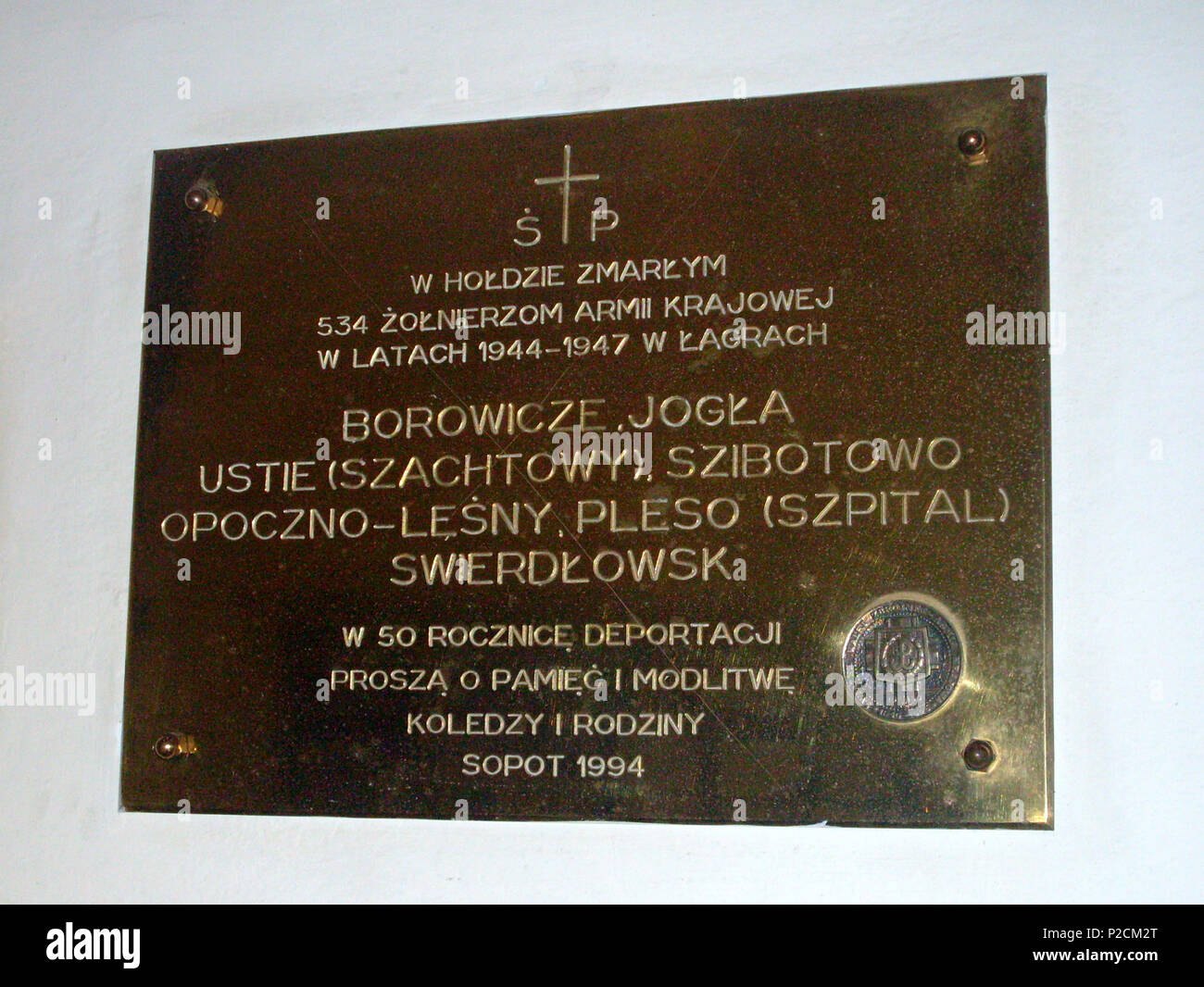 . Inglese: lapide che ricorda i soldati dell esercito Home chi è morto nei gulag presso la chiesa di San Giorgio in Sopot, Polonia. Polski: Tablica upami?tniaj?ca ?o?nierzy Armii Krajowej poleg?ym w gu?agach w Ko?ciele ?wi?tego Jerzego w Sopocie. Il 6 settembre 2010. I soldati dell esercito di casa 41 lapide che ricorda i soldati dell esercito Home chi è morto nei gulag presso la chiesa di San Giorgio in Sopot, Polonia Foto Stock