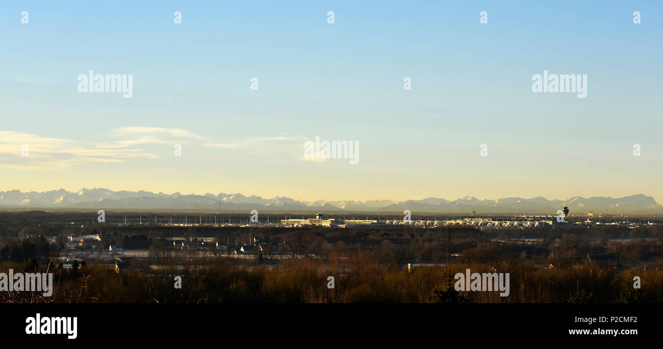 Vista dell'aeroporto di Monaco di Baviera Franz Josef Strauss, MUC, Aeroporto di Monaco di Baviera Centro, MAC, terminale 2, via satellit, Torre Alpen, Freising, Erdi Foto Stock