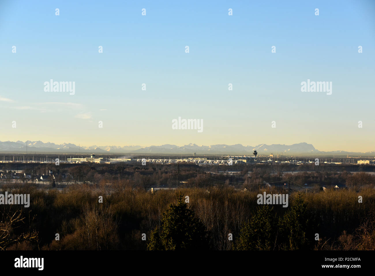 Vista dell'aeroporto di Monaco di Baviera Franz Josef Strauss, MUC, Aeroporto di Monaco di Baviera Centro, MAC, terminale 2, via satellit, Torre Alpen, Freising, Erdi Foto Stock
