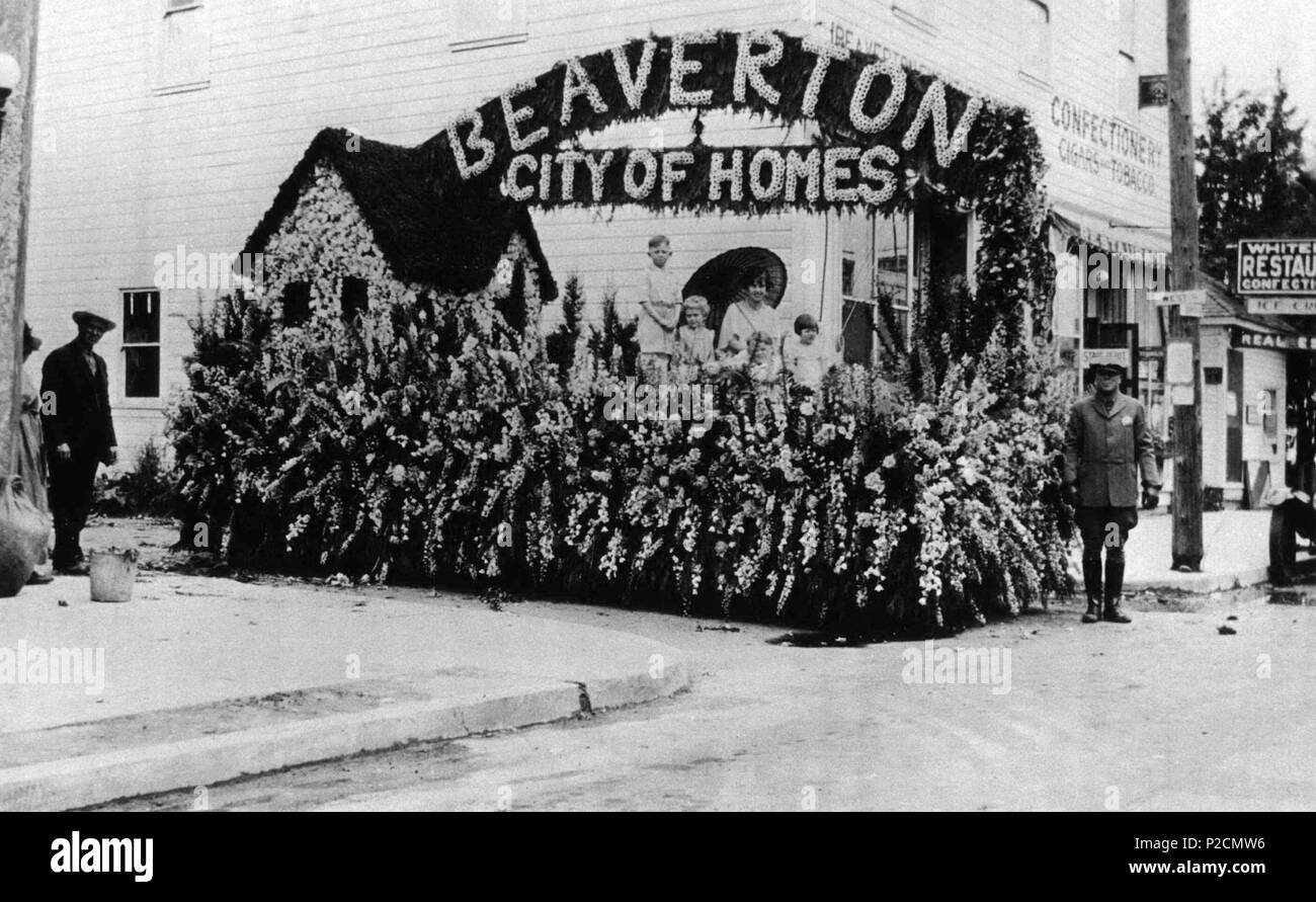 . Inglese: Portland Festival di Rose Parade 1926. Immagini storiche di Beaverton, Oregon. 1926. Fotografo sconosciuto 42 Portland Festival di Rose Parade 1926 (Beaverton, Oregon Galleria foto storiche) (139) Foto Stock