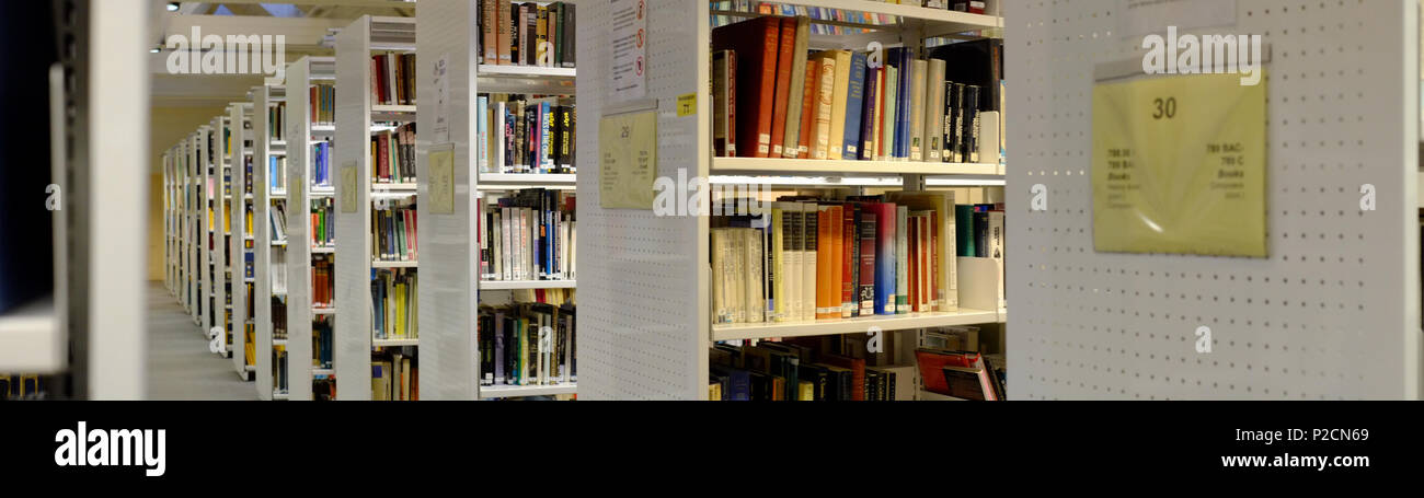 . Sud ripiani libreria . Il 15 febbraio 2013, 10:28. Jerwood Biblioteca delle Arti dello Spettacolo da Greenwich, London, Regno Unito 52 sud RIPIANI LIBRERIA (14432731523) Foto Stock