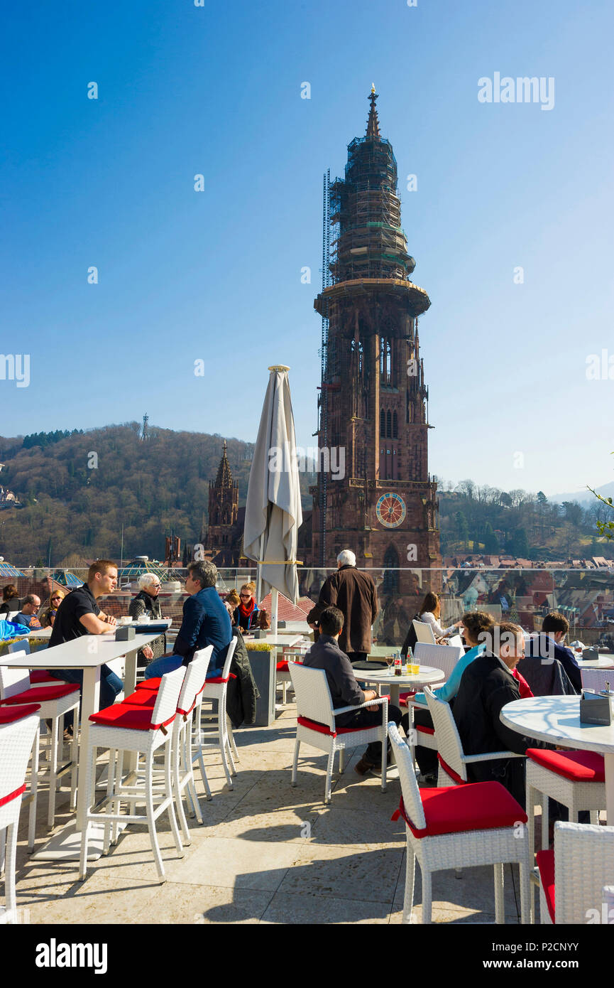 Skajo, bar sul tetto e ristorante, Freiburg im Breisgau, Foresta Nera, Baden-Wuerttemberg, Germania Foto Stock