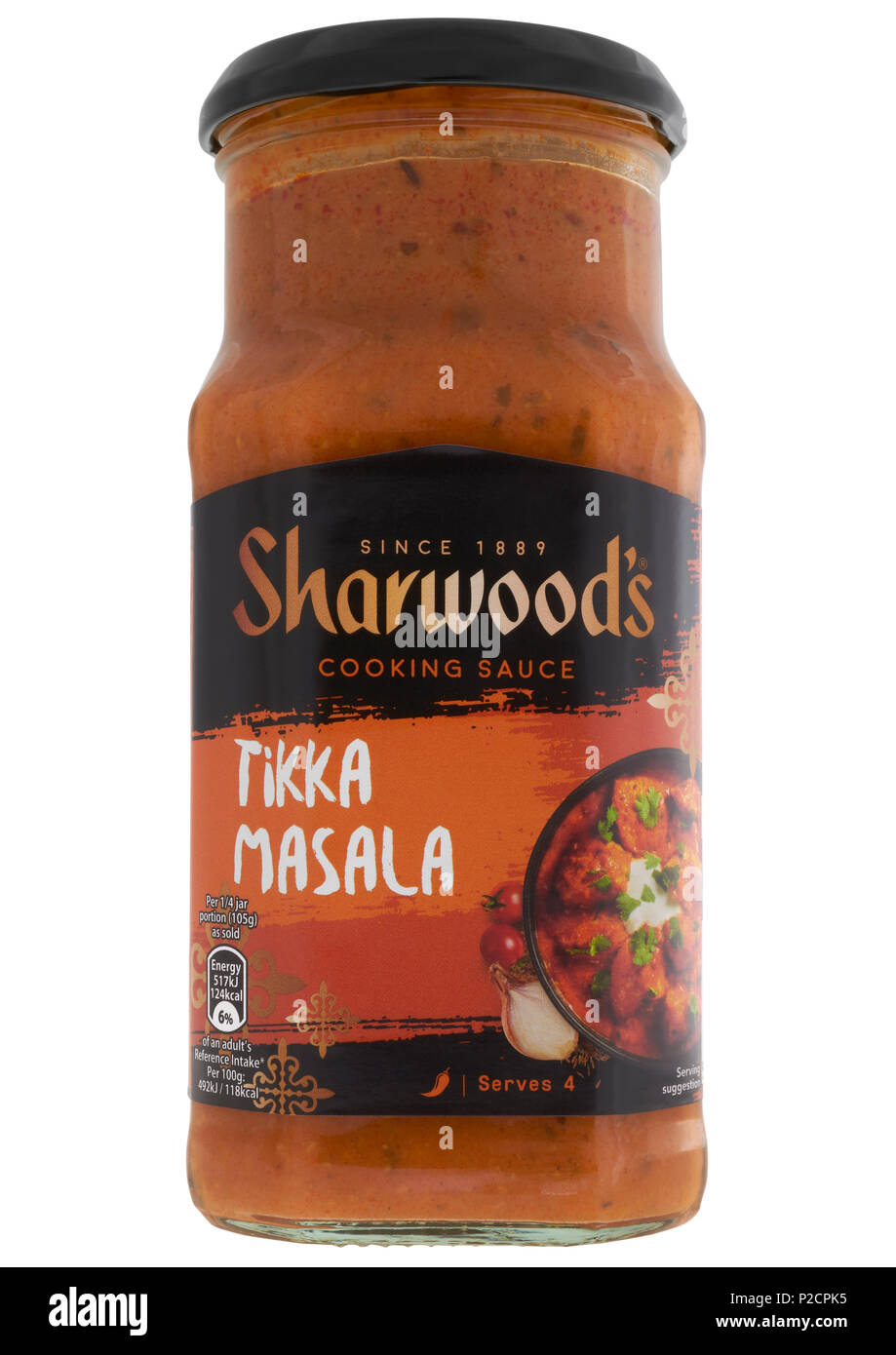 Vasetto di Sharwood's tikka masala salsa di cottura su sfondo bianco Foto Stock