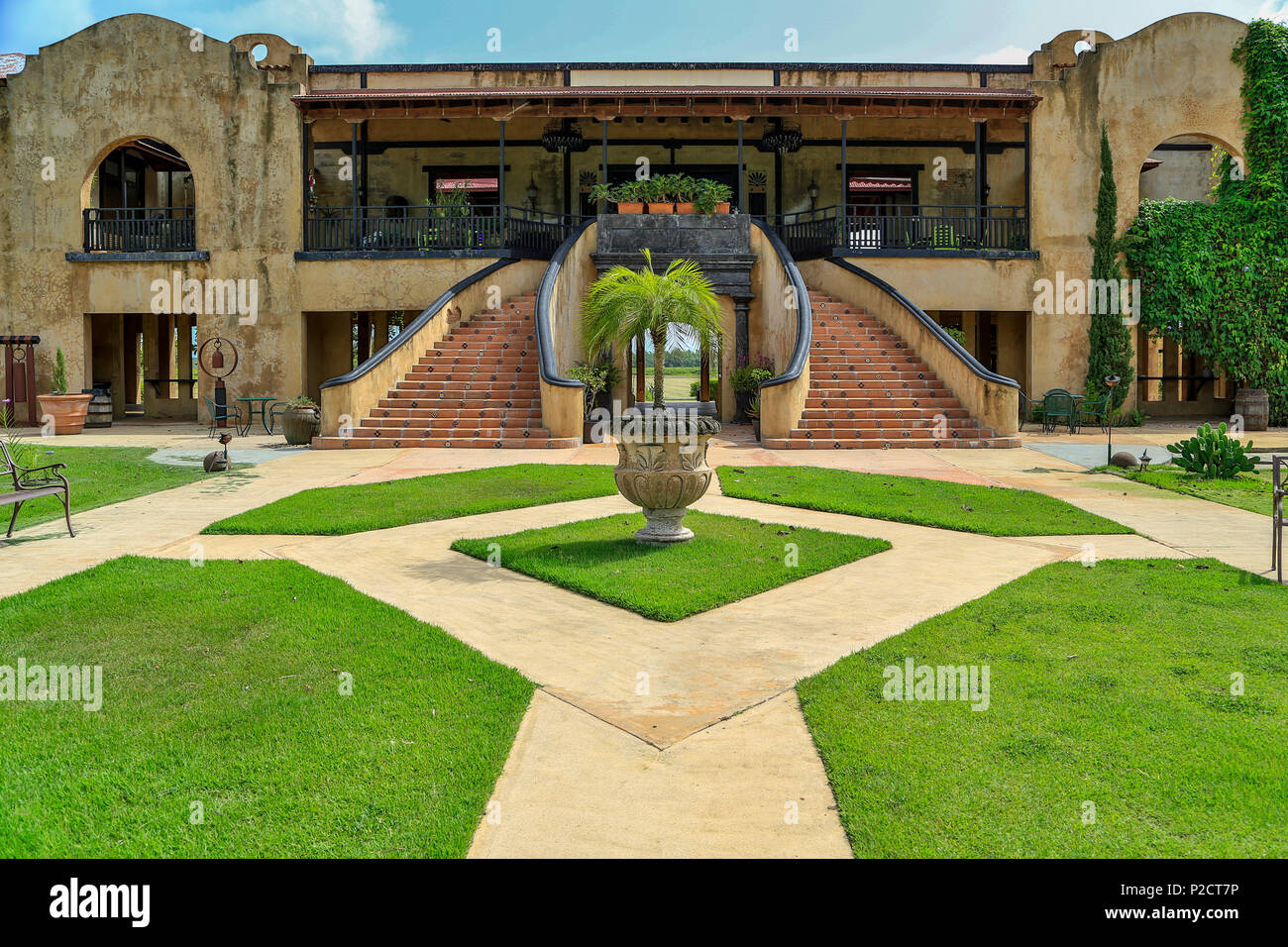 Curato a prato e scala a doppia rampa, Hacienda Campo Rico, Carolina, Puerto Rico Foto Stock