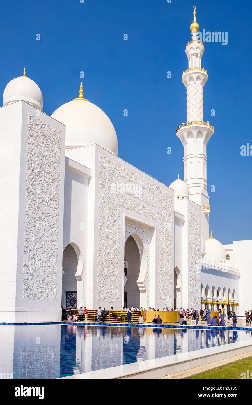 Emirati Arabi Uniti, Abu Dhabi Sheikh Zayed Grande Moschea, dal nome del primo presidente degli Emirati arabi uniti sceicco Zayedi ben Sultan Al Nahyane, può essere visitato da più di 40 000 persone Foto Stock