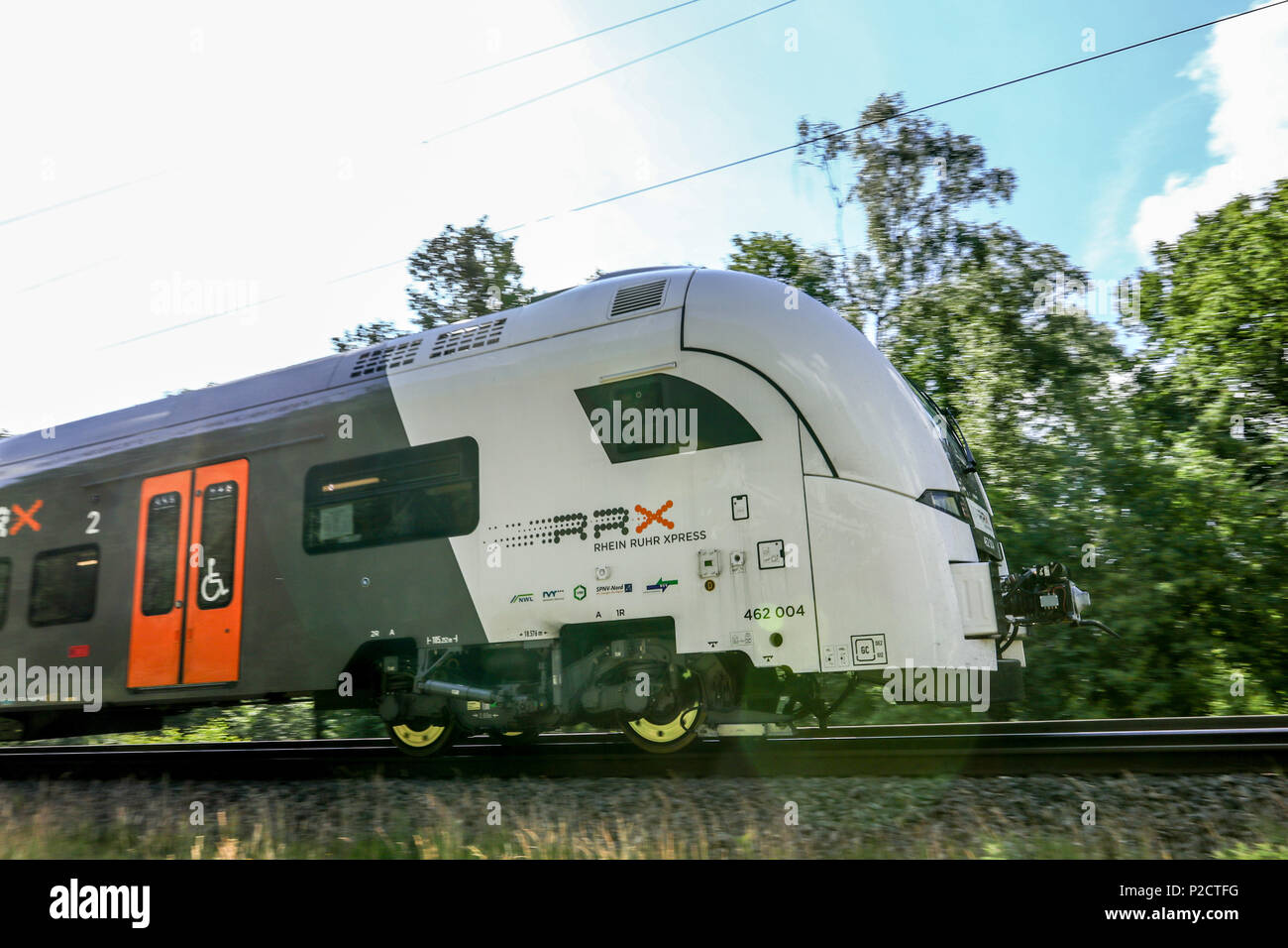 Derzeit entsteht im Siemens Werk Krefeld-Uerdingen Die neue Generation von Fahrzeugen fuer den Nahverkehr in der Rhein-Ruhr-Regione. Der Siemens Desiro HC ist eine Kombination aus Elektro-Triebzug und Doppelstockwagen. - Die Deisro HC-Triebwagen werden zukuenftig als Doppeleinheit verkehren und bieten così ueber 800 Fahrgaesten Platz. Foto Stock