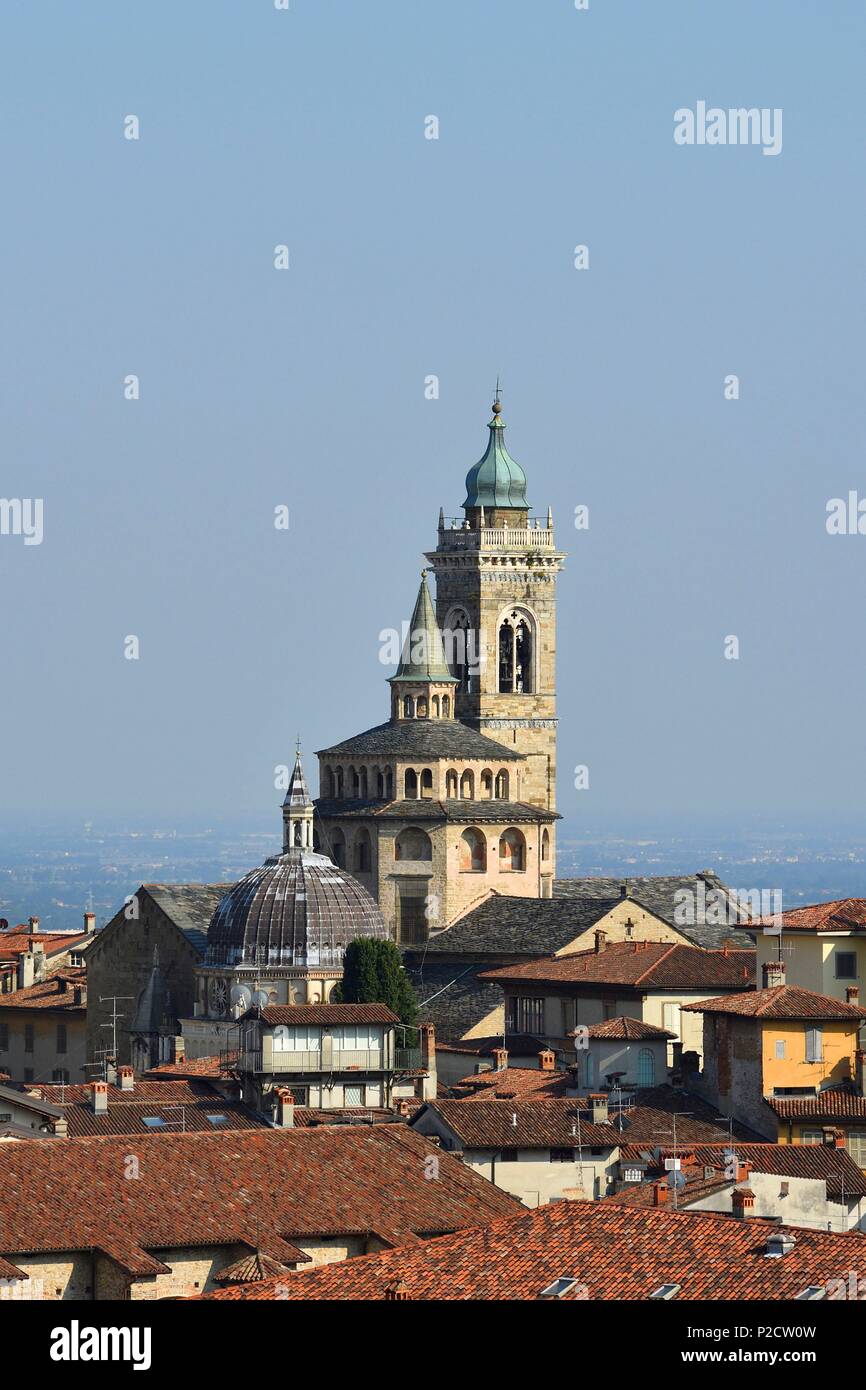 L'Italia, Lombardia, Bergamo, Bergamo alta (superiore City), la Basilica di Santa Maria Maggiore e la Cappella Colleoni (Cappella Colleoni) Foto Stock