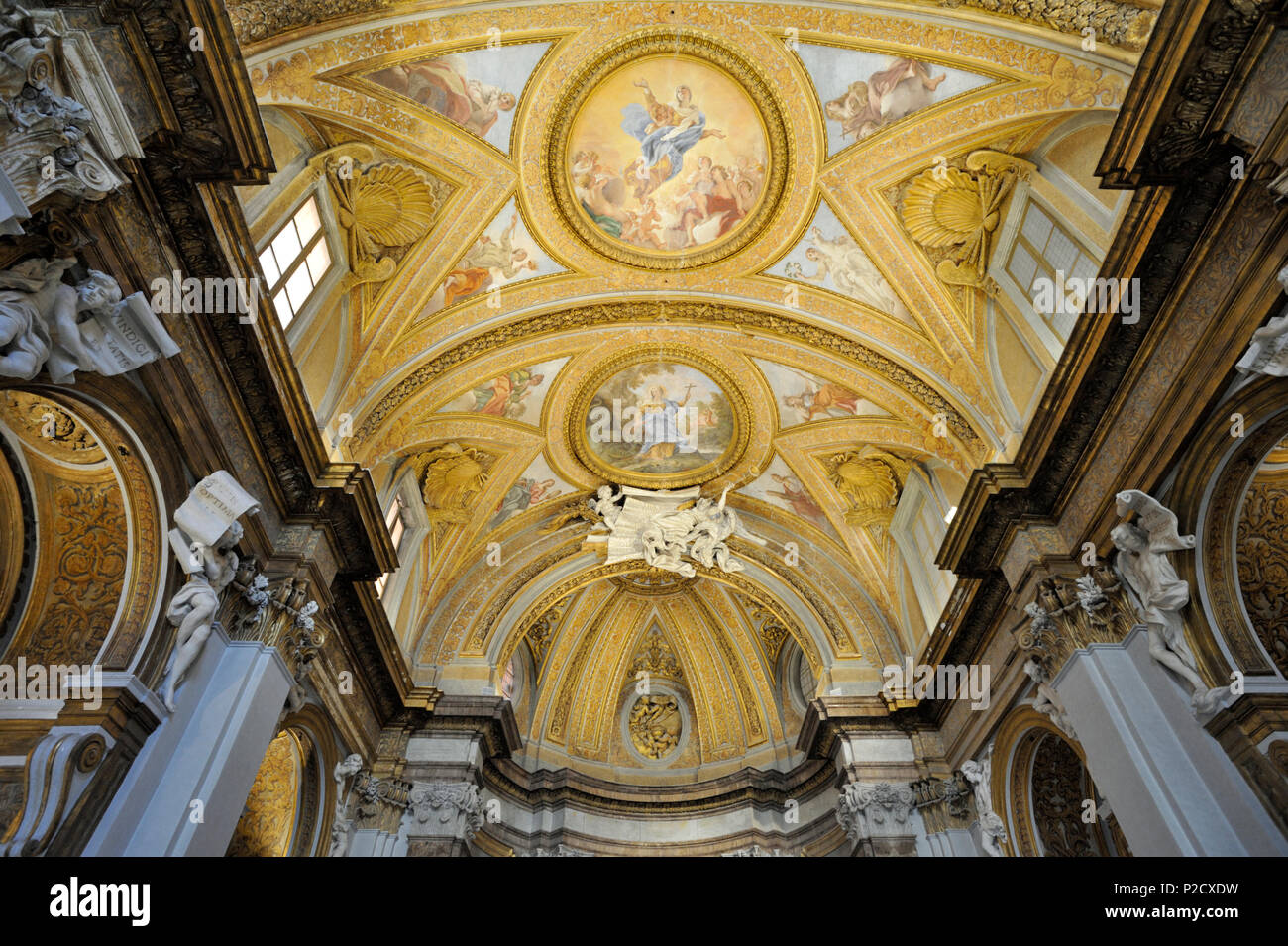 Affreschi a soffitto di Giovanni Battista Galli, noto anche come Baciccio, chiesa sconsacrata di Santa Marta al Collegio Romano (XVII secolo) Roma, Italia Foto Stock