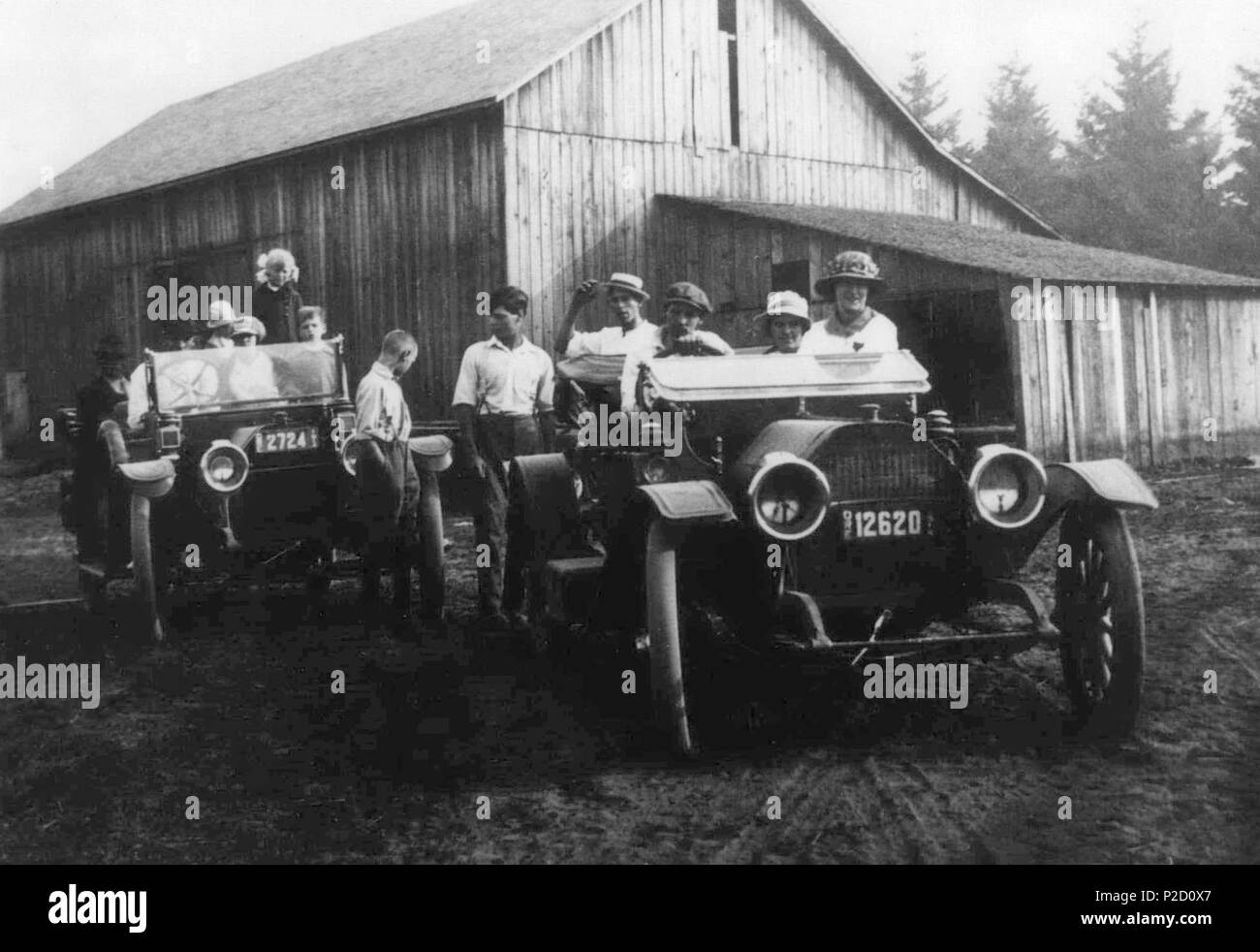 . Inglese: Il Welters e le loro automobili. Immagini storiche di Beaverton, Oregon. . Fotografo sconosciuto 62 Il Welters e le loro automobili. (Beaverton, Oregon Galleria foto storiche) (174) Foto Stock
