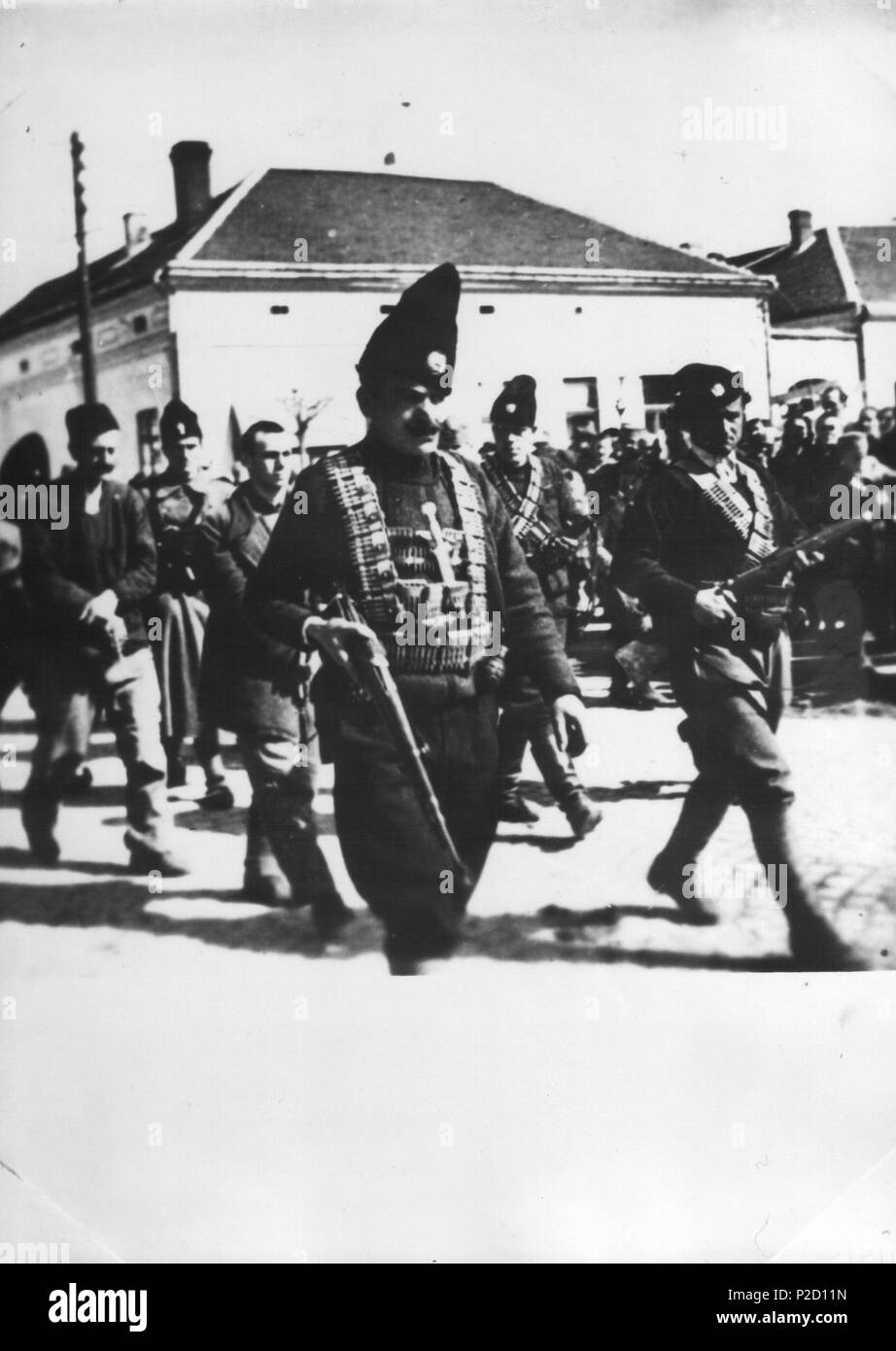 31 Legalni četnici sprovode Stevana Borotu ho Josipa Majera na pogubljenje Foto Stock