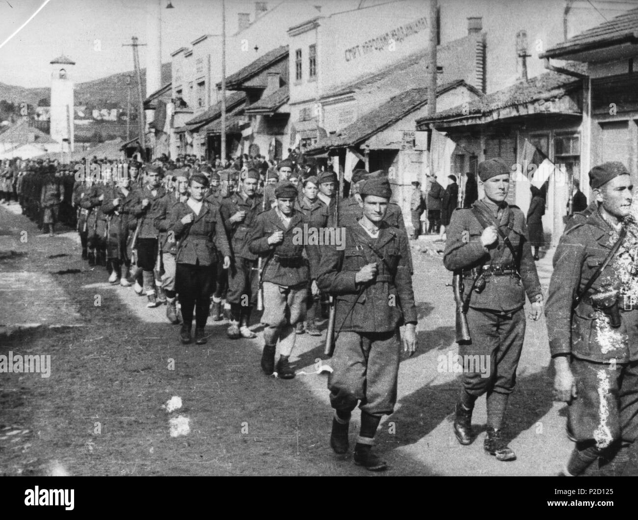 . Italiano: I partigiani jugoslavi della Seconda Divisione proletaria entrano un Pljevnja nellâ ottobre 1943 . Unknown 2 2. Divisione proletaria, ottobre 1943 Foto Stock