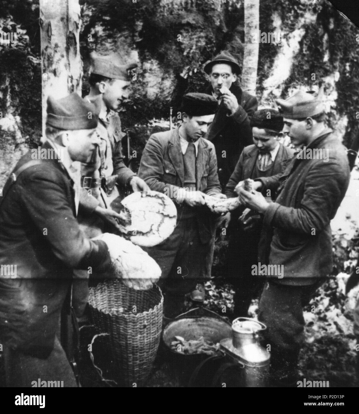 . Slovenš?ina: Deljenje kruha borcem. 1943. 15 sconosciuto Deljenje kruha borcem Foto Stock