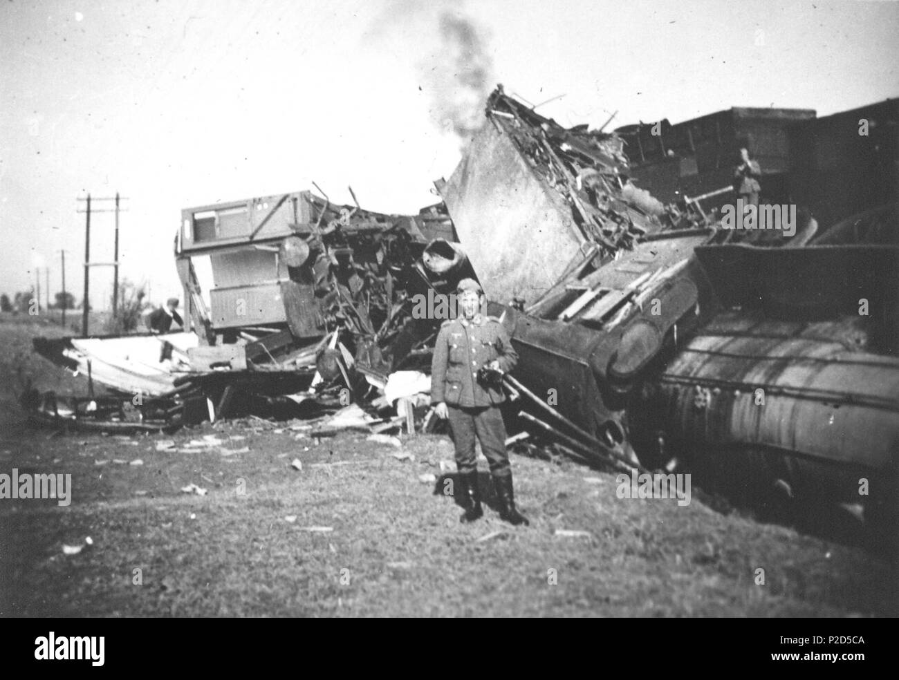 . Srpskohrvatski / ??????????????: Uništena železni?ka kompozicija prilikom diverzantske akcije na pruzi kod Kragujevca 1941. 1941. 16 sconosciuto Diverzija kod Kragujevca 1941 Foto Stock