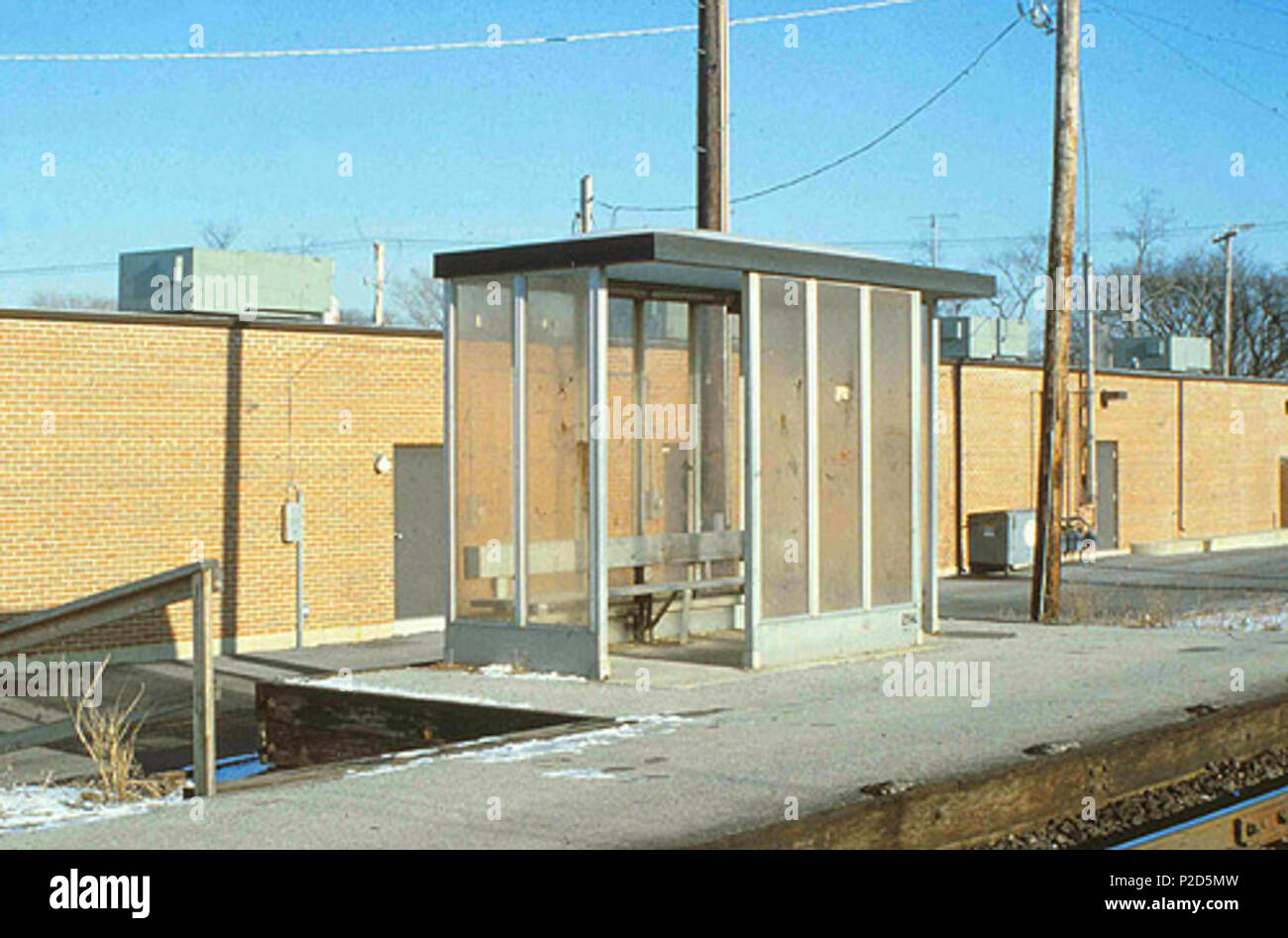 . Inglese: Elmhurst stazione nel 1980 . 1980. Hikki Nagasaki 18 Elmhurst stazione, 1980 Foto Stock