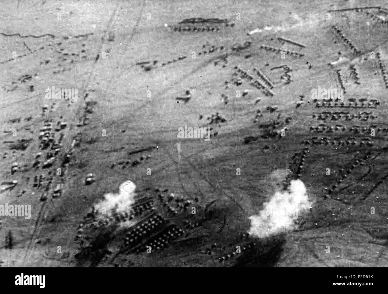 . Inglese: Air raid di un sudafricano accampamento militare presso la stazione ferroviaria di Tschaukaib (tedesco Africa sudoccidentale), da k. u. k. Il tenente Fiedler, 17 dic 1914 Deutsch: Bombardierung des südafrikanischen Truppenlagers am Bahnhof von Tschaukaib (DSWA) durch k. u. k. Leutnant Fiedler am 17.12.1914 . Il 17 dicembre 1914. Paolo Fiedler 8 Bombardement Tschaukaib 1914 Foto Stock