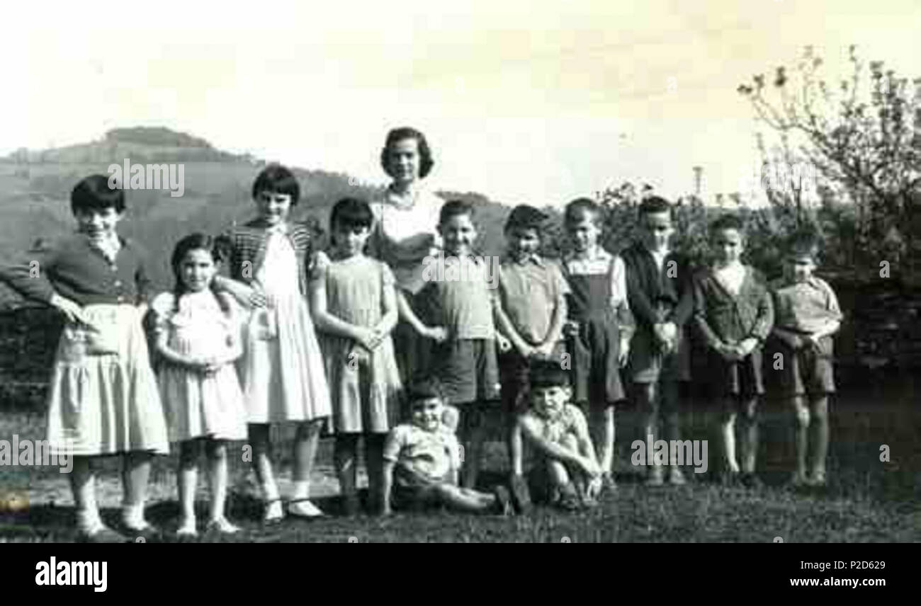 . Inglese: gruppo scolastico in Ezkio, Gipuzkoa. 1957. ayurrita 19 Ezkio eskola haurrak 1957 01 Foto Stock . Inglese: gruppo scolastico in Ezkio, Gipuzkoa. 1957. ayurrita 19 Ezkio eskola haurrak 1957 01 Foto Stock