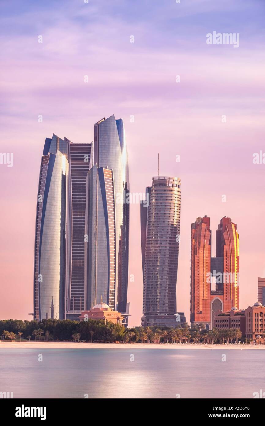 Emirati Arabi Uniti, Abu Dhabi, al quartiere Khubeirah, Etihad Towers Foto Stock
