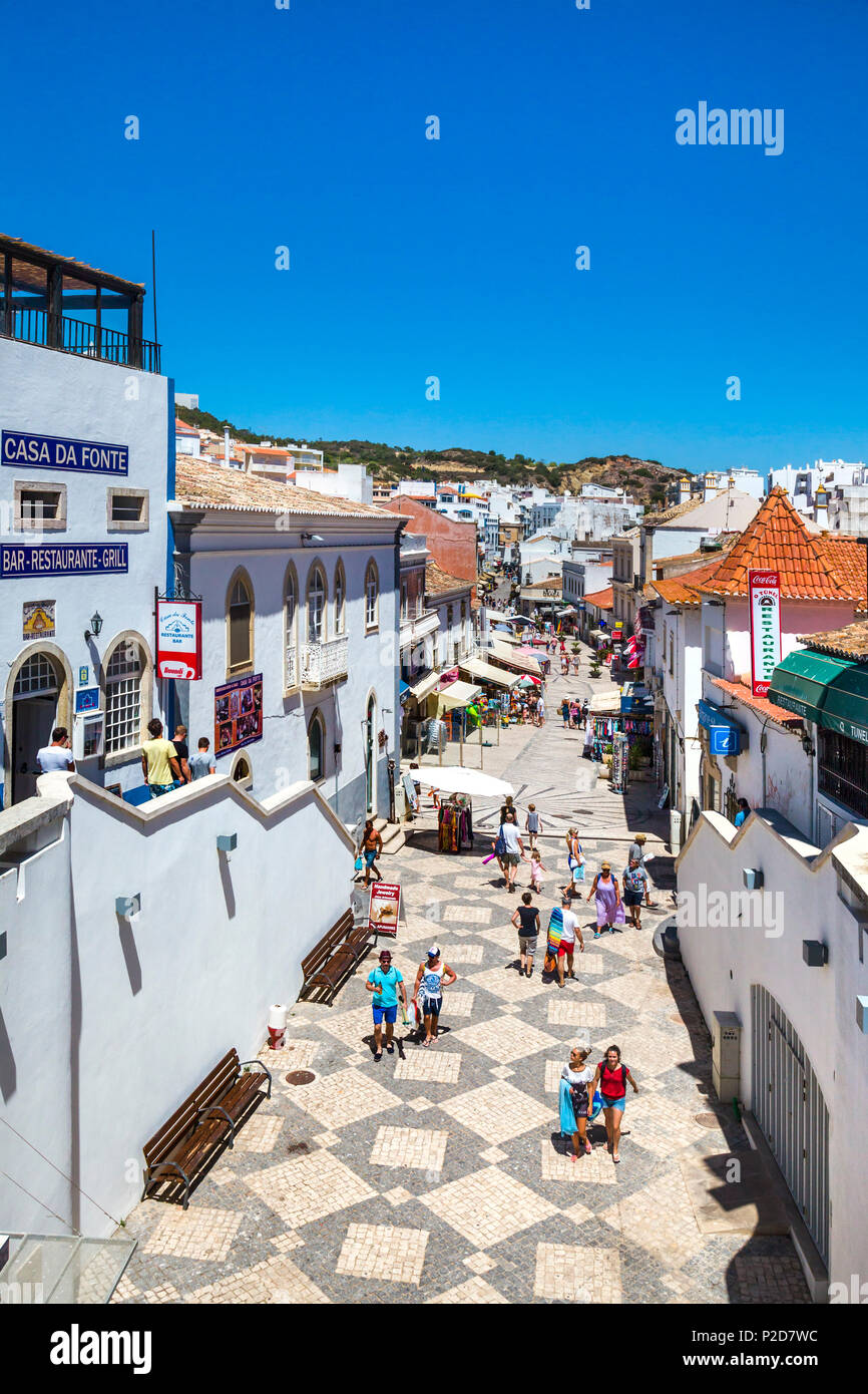 Main Street, Rua 5 de Outubro, Albufeira Algarve Foto Stock