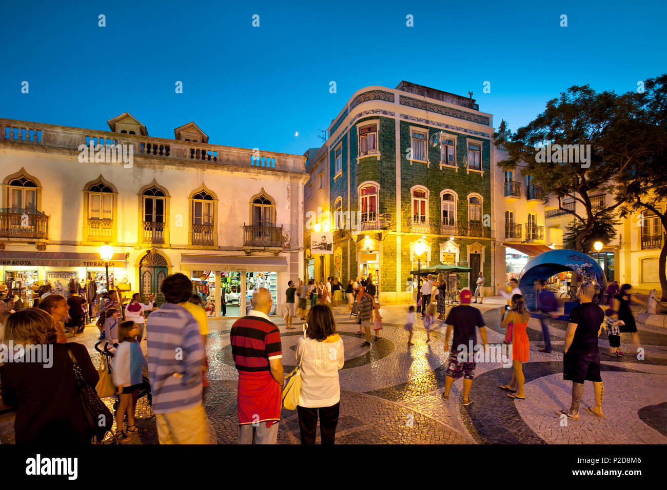 Praça Luis de Camoes al crepuscolo, Lagos, Algarve, PORTOGALLO Foto Stock