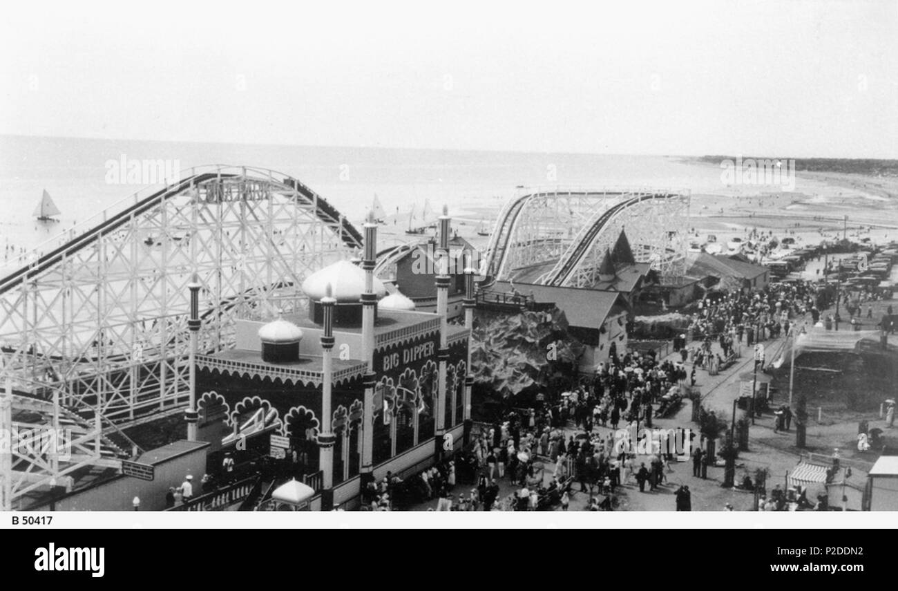 . Inglese: Luna Park Glenelg, come si vede dalla ruota panoramica Ferris . tra circa 1930 e circa 1934. W.H. Bamford 32 Luna Park Glenelg. Foto Stock