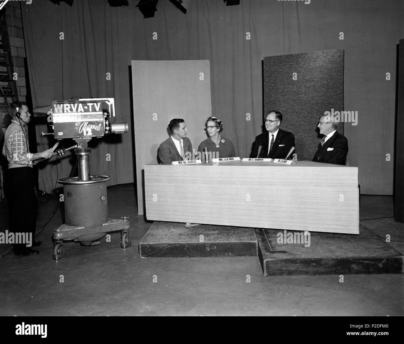 . Titolo: Richmond Consiglio delle Chiese, WRVA-TV creatore: Adolph B. Riso Studio Data: Gennaio 10, 1959 Identifier: Raccolta di riso 2149un formato: 1 negativo, pellicola di sicurezza, 4 x 5 in. Info diritti: No restrizioni note di pubblicazione. Repository: libreria di Virginia, stampe e fotografie, 800 E. ampia San, Richmond, VA, 23219, USA, <a href='http://digitool1.lva.lib.va.us:8881/R'>digitool1.lva.lib.va.us:8881/R</a> . 19 agosto 2008, 14:40:36. La Biblioteca della Virginia 49 Richmond Consiglio delle Chiese, WRVA-TV Foto Stock