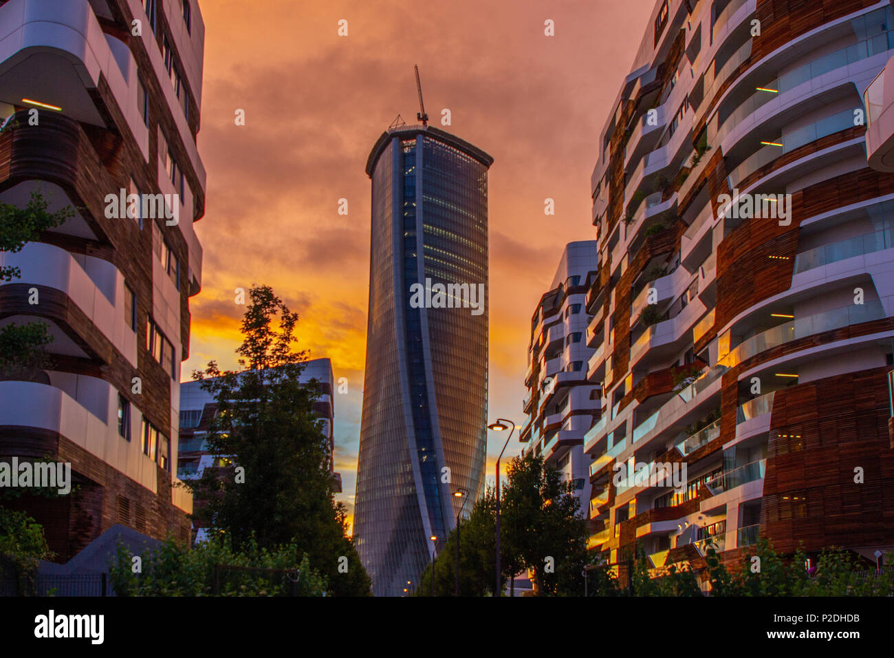 Una bella immagine della Hadid Torre da una distanza al tramonto, CityLife, Milano, Italia Foto Stock