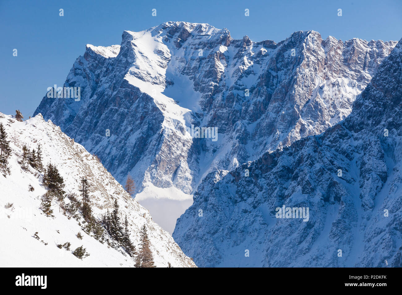 Neue-Welt-discesa, Zugspitze, visto da Hochwannig, Ehrwald, Tirolo, Austria Foto Stock