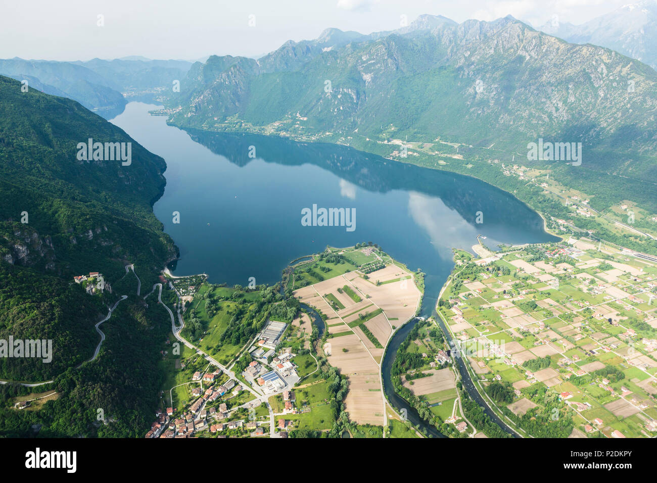 Fotografia aerea del lago d Idro con Baitoni e Ponte Caffaro, Lombardia, Trentino, Italia Foto Stock