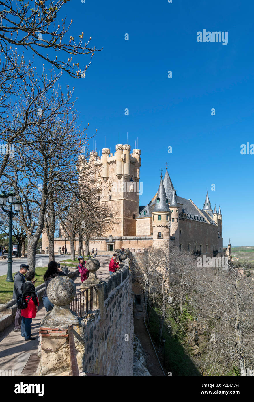L'Alcazar e dalla Plaza Reina Victoria Eugenia, Segovia, Spagna Foto Stock
