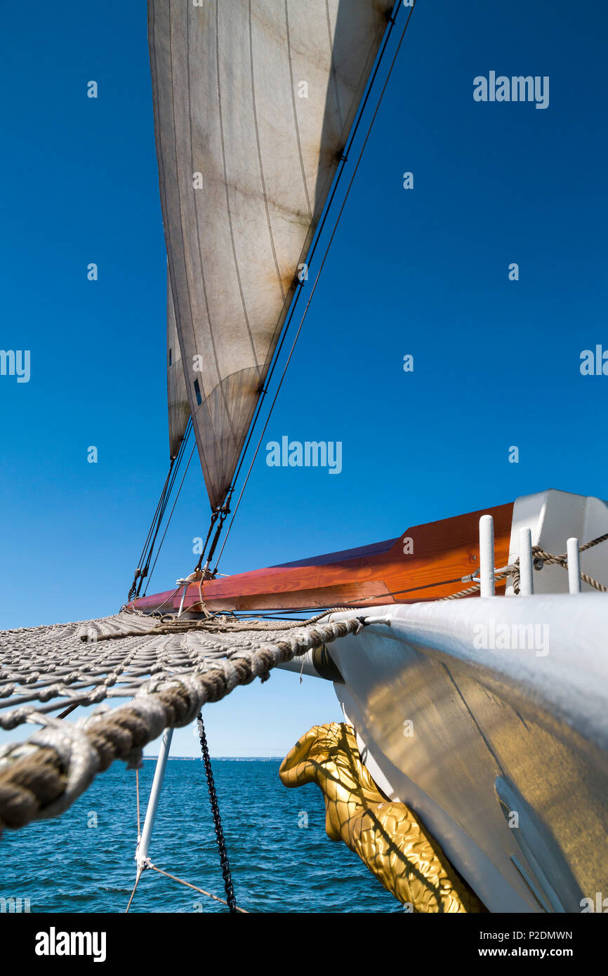 Vista dalla barca a vela, città anseatica di Lubecca, Travemuende, costa baltica, Schleswig-Holstein, Germania Foto Stock