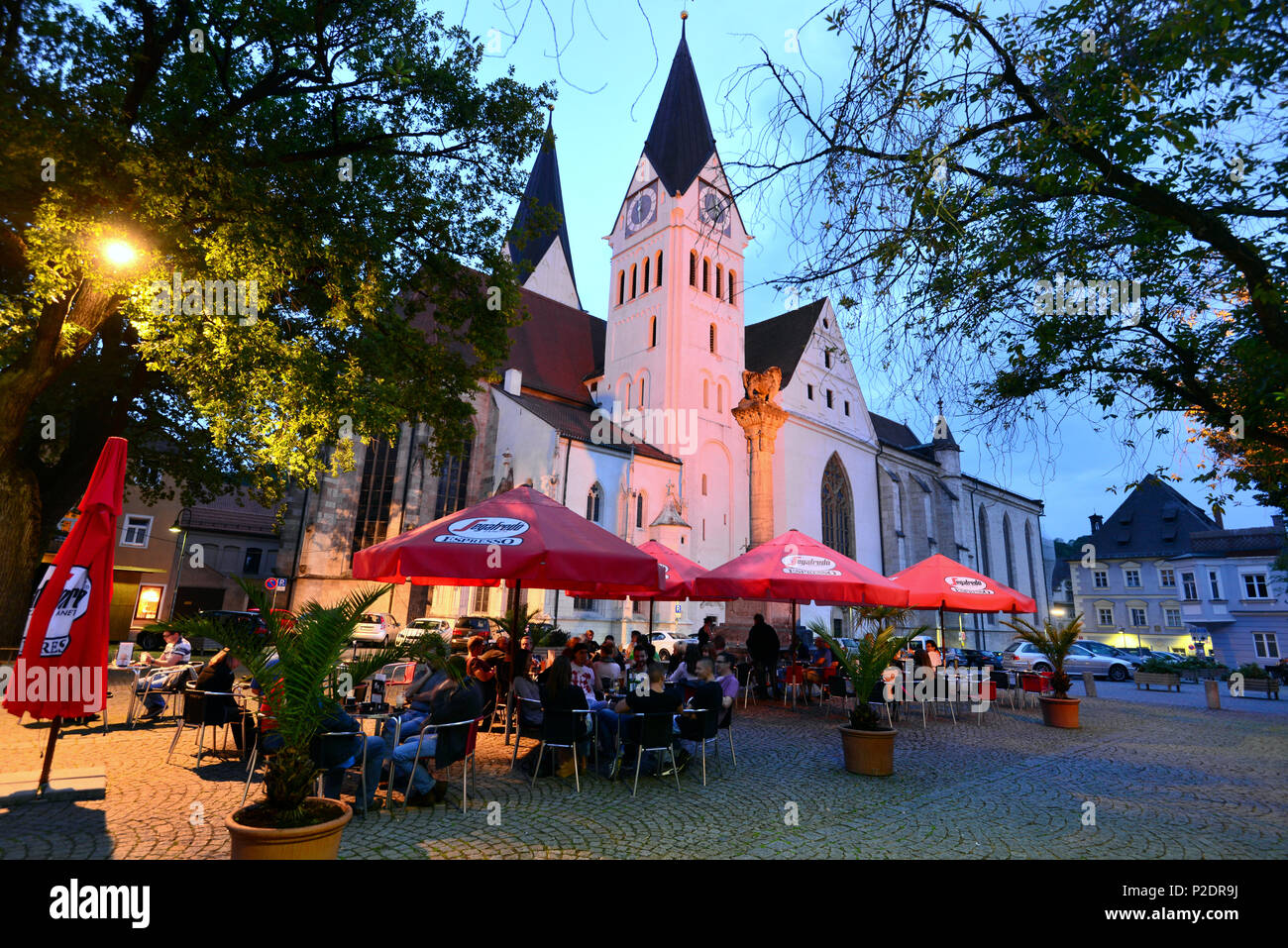Cattedrale nella Domplatz square in serata, Eichstaett, Altmuehltal valley, Alta Baviera, Baviera, Germania Foto Stock
