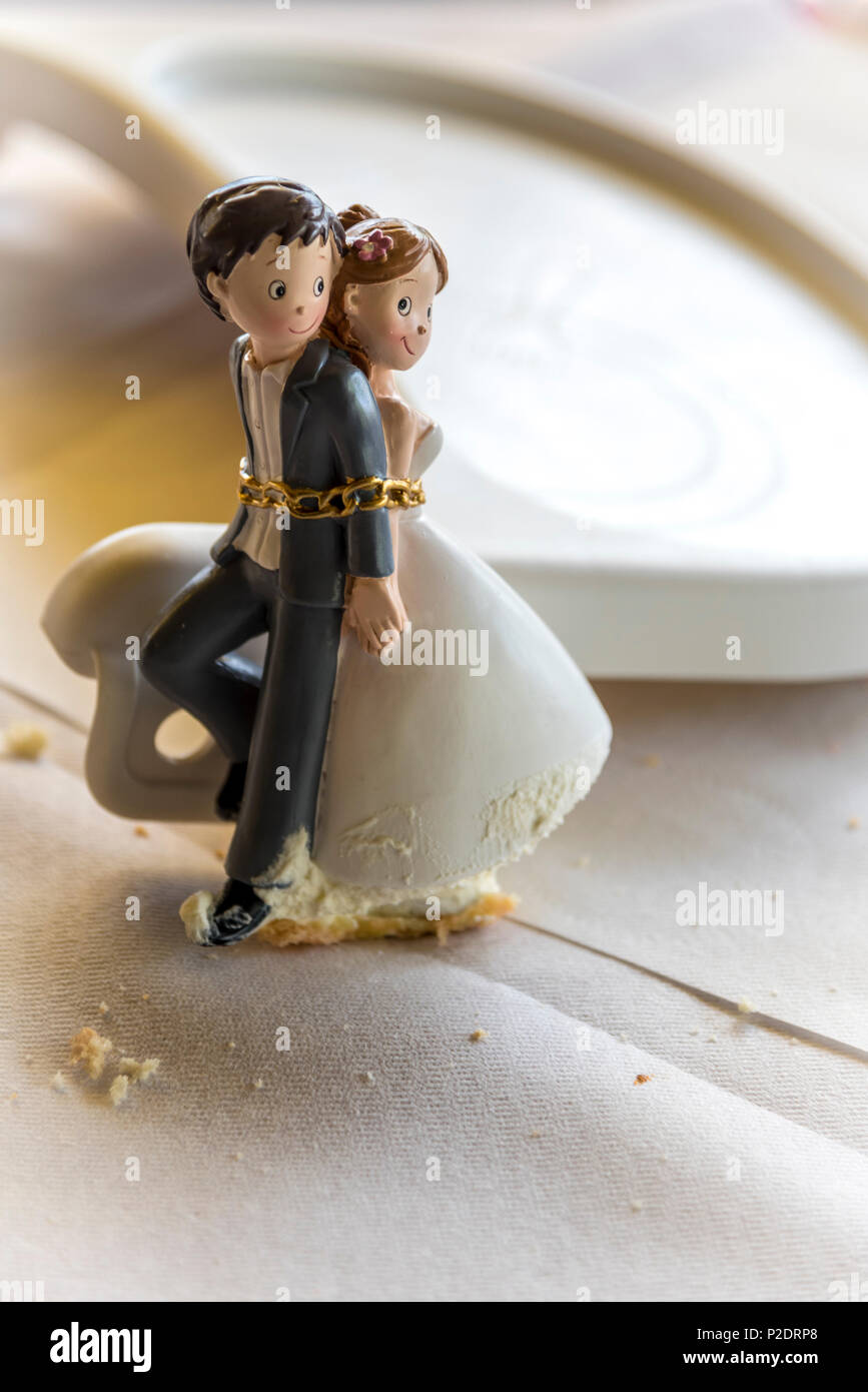 Sposa e lo sposo, moderno e bello cake topper Foto Stock