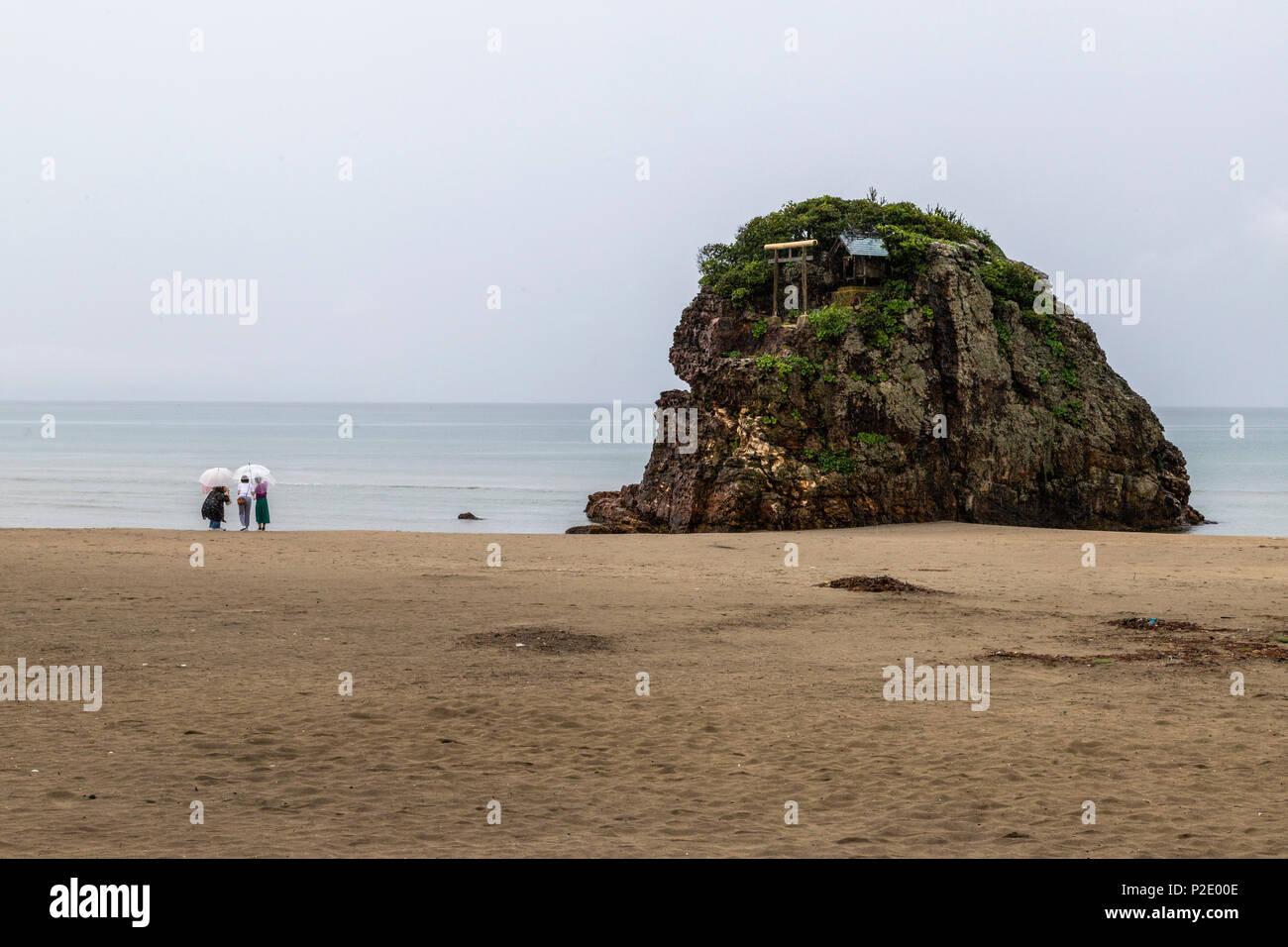 Spiaggia Isanohama e Benten santuario è a pochi minuti a est di Izumo Grand Santuario è Inasanohama spiaggia dove tutte le divinità dei terreni per il loro modo di Izumo Ta Foto Stock