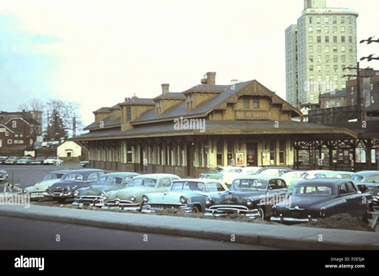 . Inglese: New Rochelle stazione in ottobre 1957 . Il 26 ottobre 1957. Hikki Nagasaki 37 New Rochelle stazione, Ottobre 1957 Foto Stock