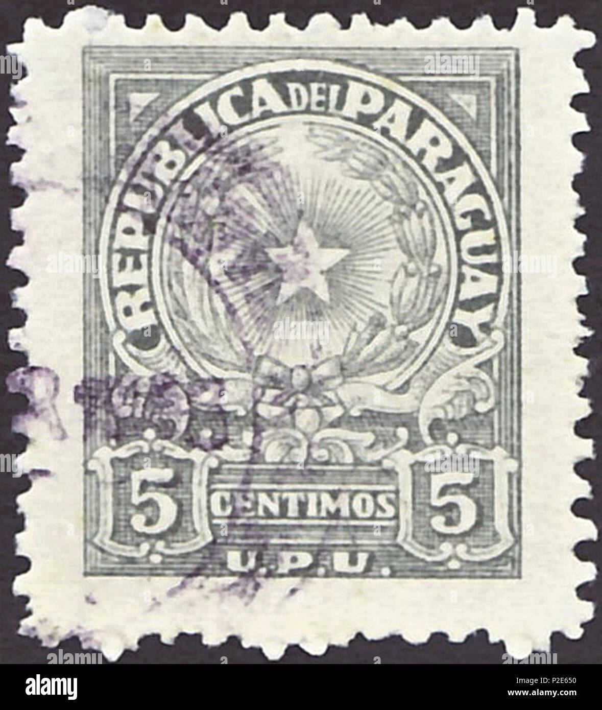 . Timbro del Paraguay; 1946; i francobolli ordinari nel disegno 'Star in stemma' con U.P.U. inscritto al di sotto; con timbro postale timbro: Michel: No. 596 Colore: grigio filigrana: nessuno valore nominale: 5 Timbro Centimos dimensioni immagine: 19,5 x 24,0 mm . 1946 (primo rilascio del timbro). Correo Paraguayo (Post del Paraguay) 39 PAR 1946 MiNr0596 pm B002 Foto Stock