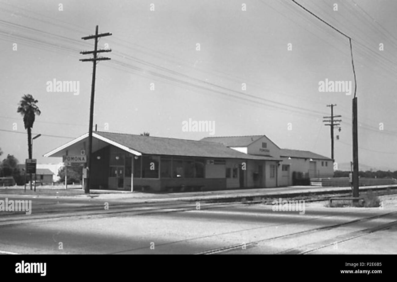. Inglese: l'ex-stazione di ATSF e quindi utilizzata da Amtrak, in Pomona nel 1978 . Presa il 28 luglio 1978. Hikki Nagasaki 42 Pomona ATSF stazione, luglio 28, 1978 Foto Stock