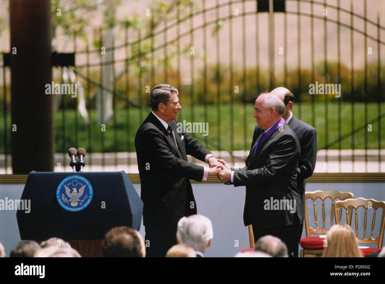 44 Reagan awards Gorby Foto Stock