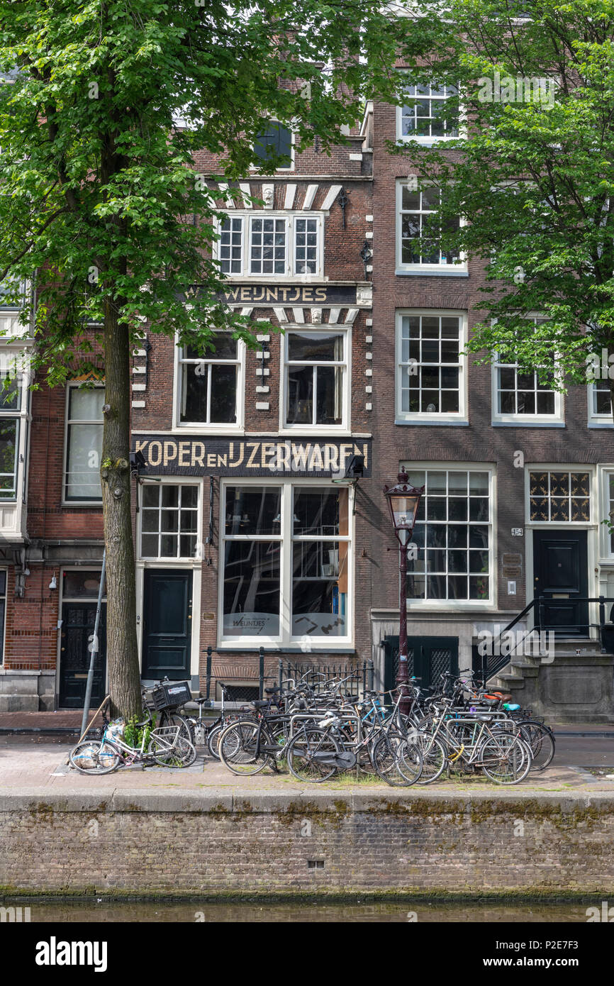 Negozio di ferramenta sul Singel attraverso Da Spui, Amsterdam, Paesi Bassi Foto Stock