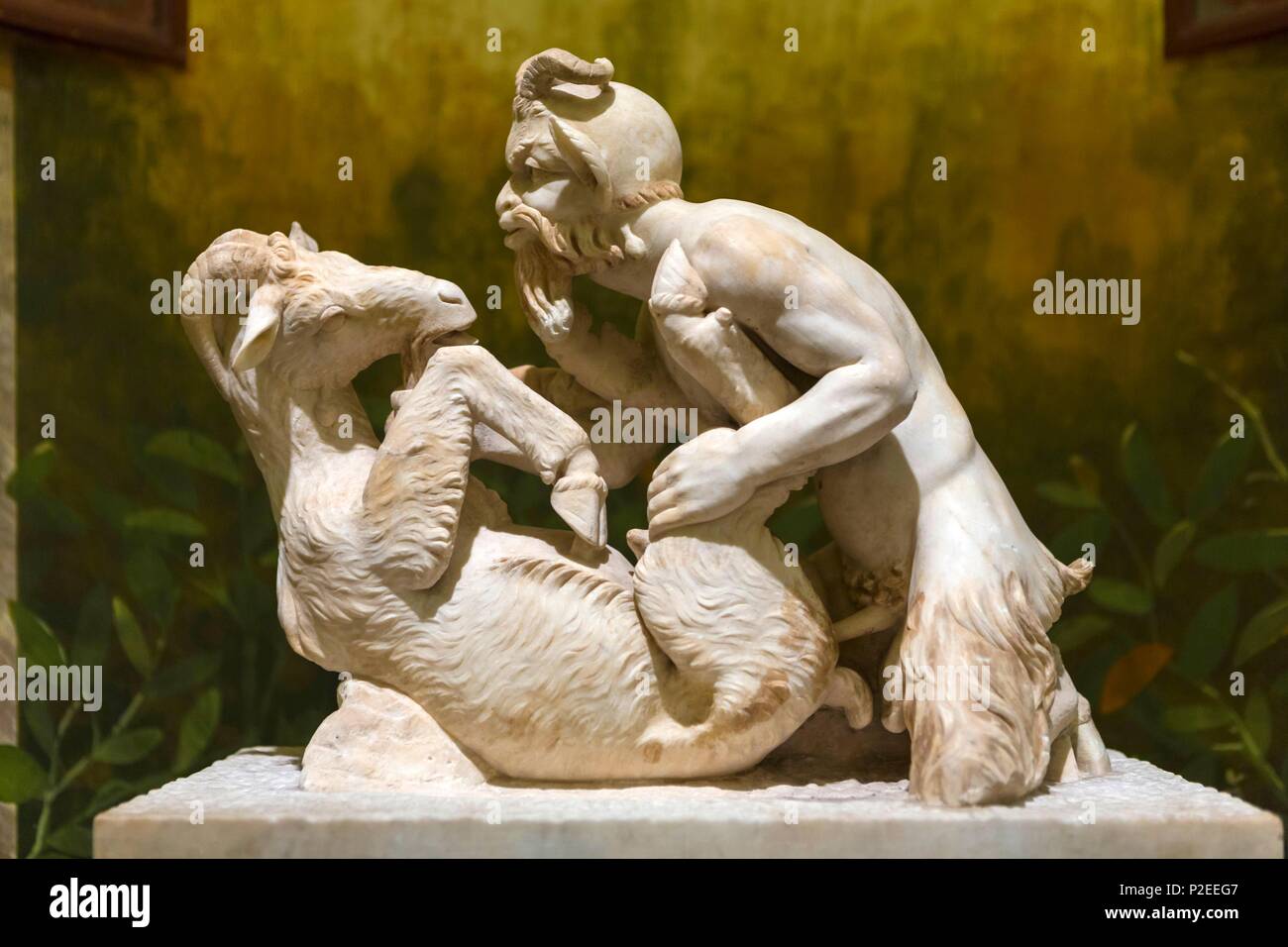 L'Italia, Campania, Napoli, centro storico sono classificati come patrimonio mondiale dall' UNESCO, il Museo Archeologico Nazionale, Statua di Satiro penetrare una ram Foto Stock