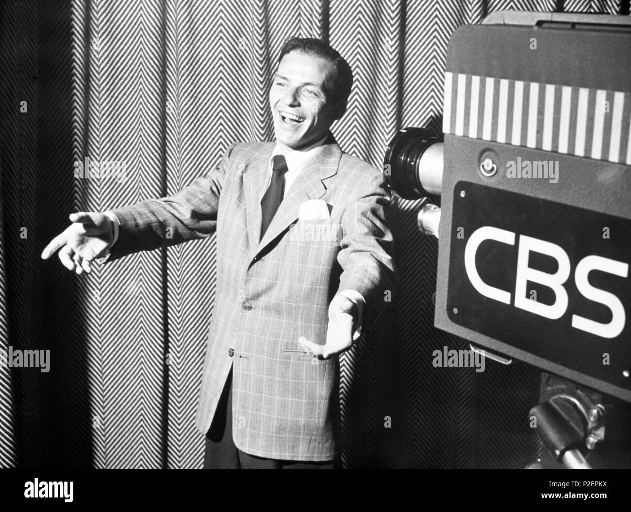 Descrizione: Frank Sinatra ospita 'Frank Sinatra Show' sul CBS. Il 25 settembre 1951.. Anno: 1951. Stelle: FRANK SINATRA. Foto Stock