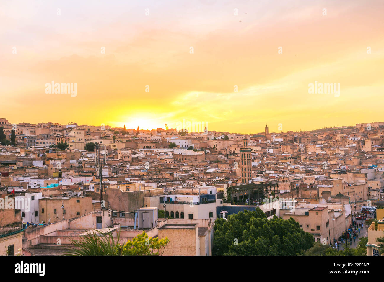 Tramonto luminoso in Fez Marocco Foto Stock