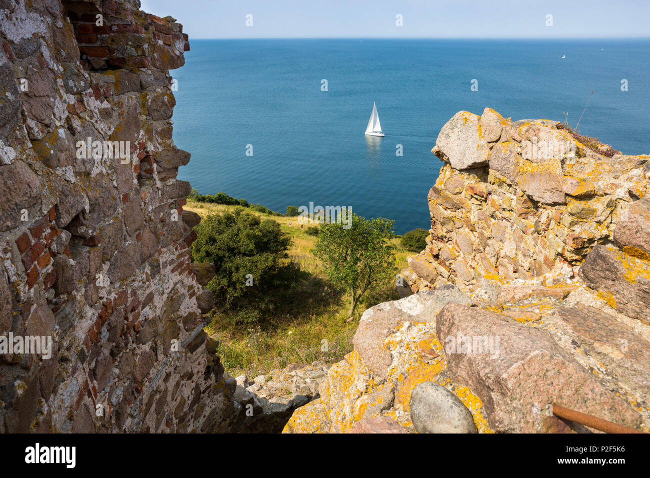 Vista dalle rovine del castello e la fortificazione medievale, Hammershus, medioevo, Mar Baltico, Bornholm, Danimarca, Europa Foto Stock
