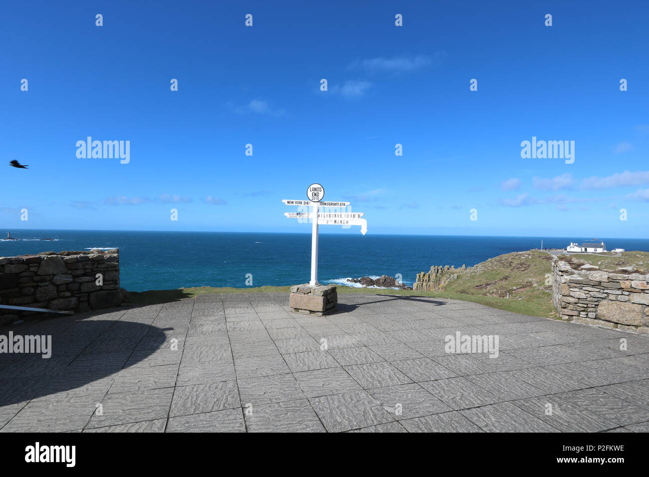 Signpst al Land's End (Penn un Wlas o Pedn un Wlas) Cornwall, England, Regno Unito Foto Stock
