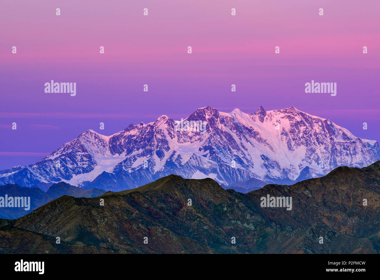 Il Monte Rosa, Vallese, vista dal Mottarone, Piemonte, Italia Foto stock -  Alamy